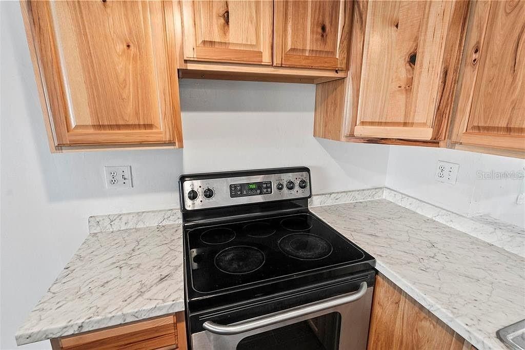 合同活跃: $259,000 (3 贝兹, 2 浴室, 1265 平方英尺)