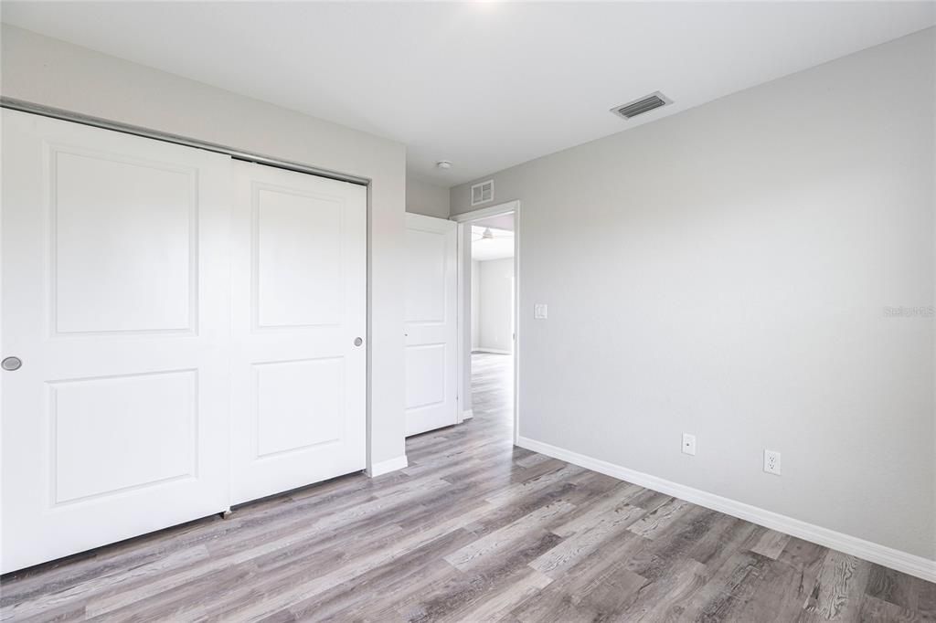 待售: $299,000 (4 贝兹, 2 浴室, 1557 平方英尺)