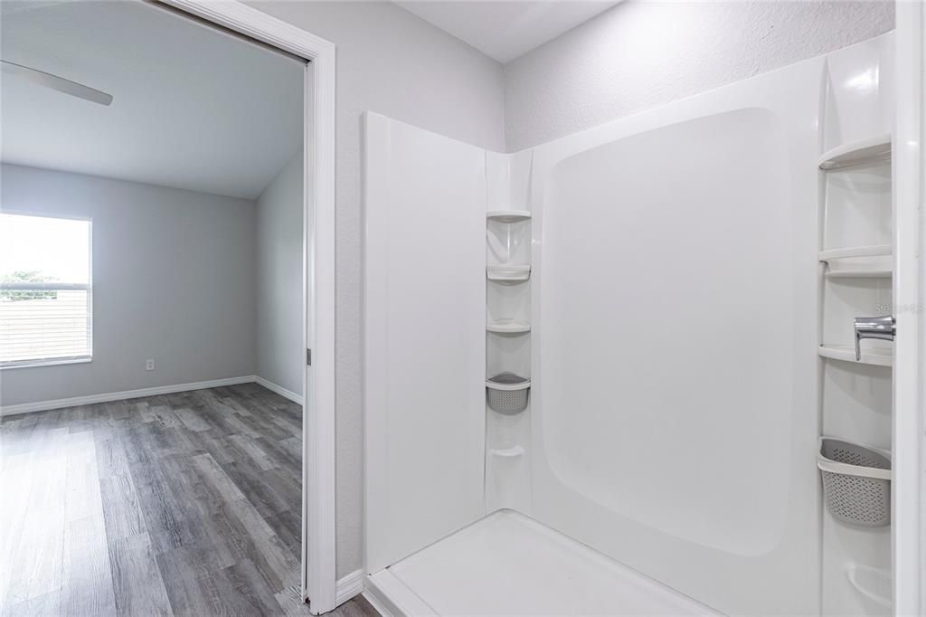 待售: $299,000 (4 贝兹, 2 浴室, 1557 平方英尺)