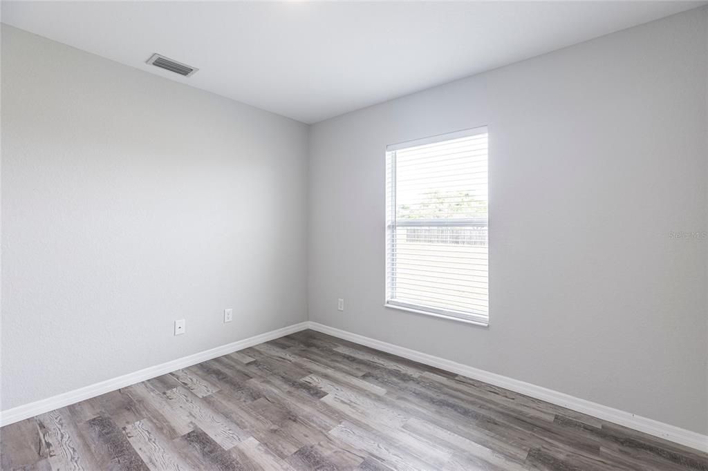 待售: $299,000 (4 贝兹, 2 浴室, 1557 平方英尺)