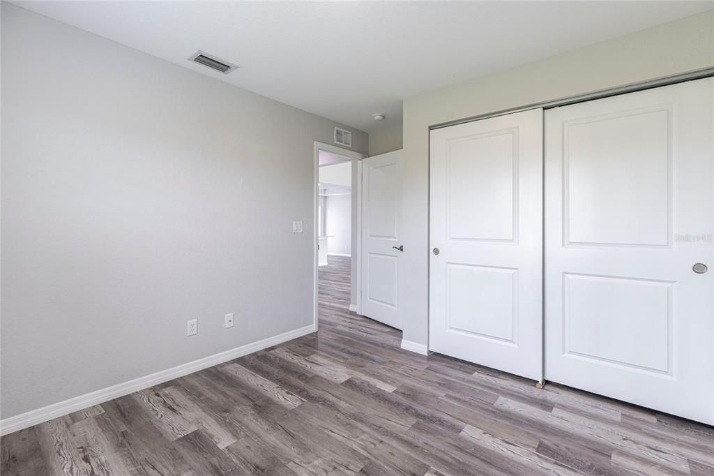 待售: $299,000 (4 贝兹, 2 浴室, 1557 平方英尺)