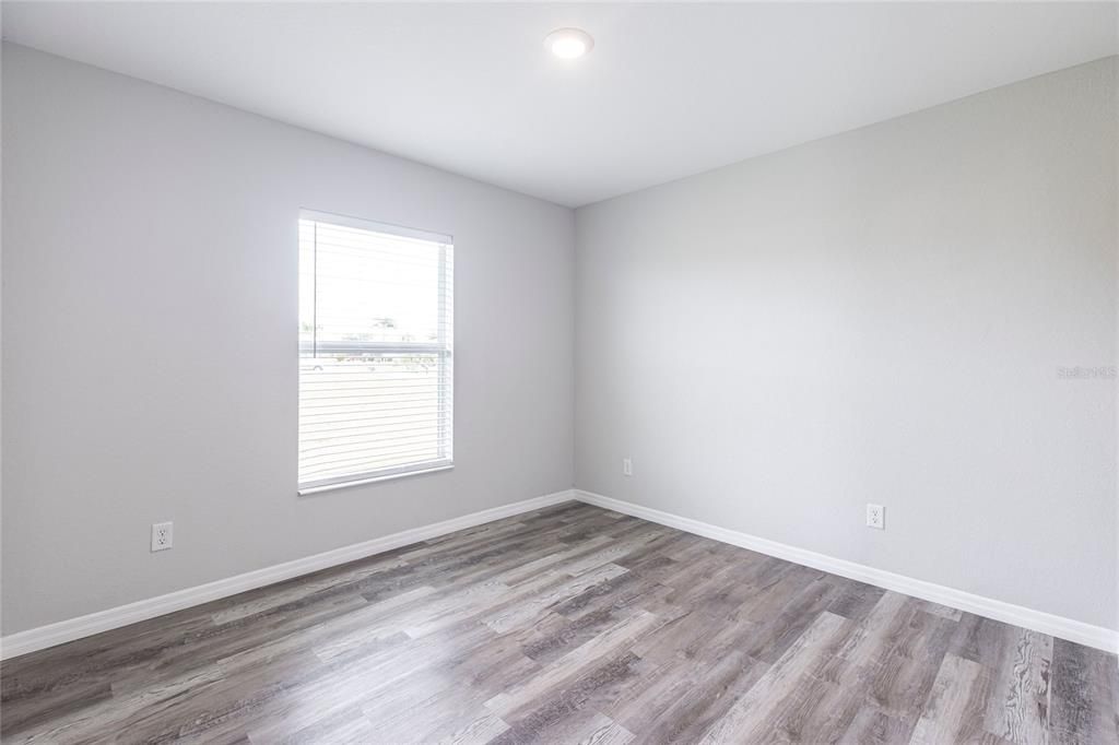 待售: $299,000 (4 贝兹, 2 浴室, 1557 平方英尺)