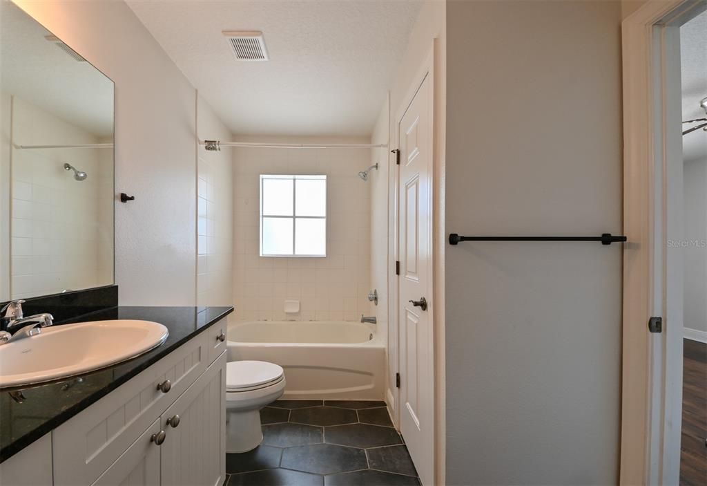 En Renta: $3,300 (3 camas, 2 baños, 2085 Pies cuadrados)