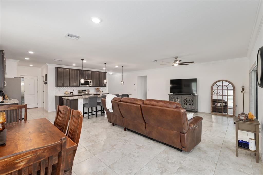 For Sale: $475,000 (3 beds, 2 baths, 1838 Square Feet)