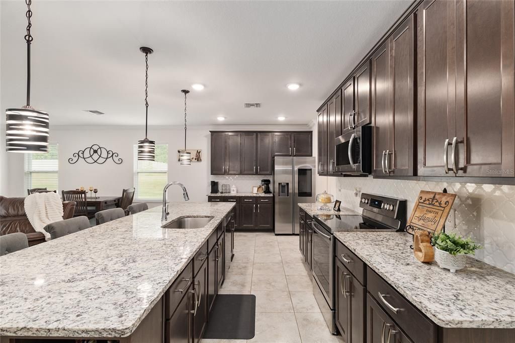 For Sale: $475,000 (3 beds, 2 baths, 1838 Square Feet)