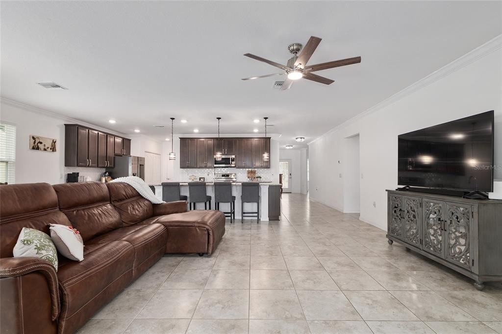 For Sale: $475,000 (3 beds, 2 baths, 1838 Square Feet)