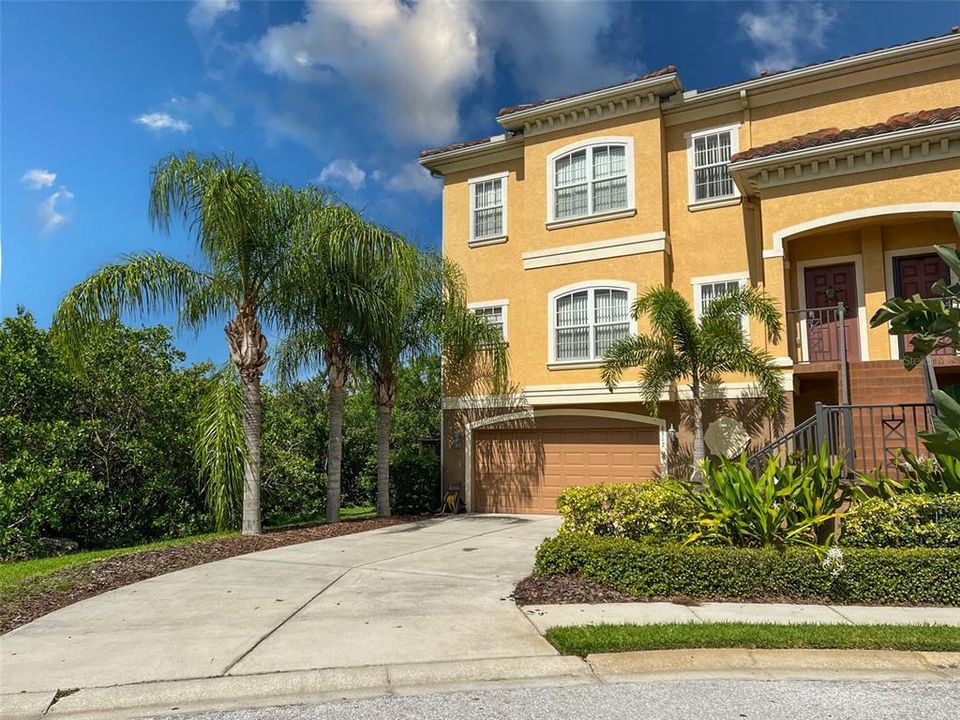 出租: $3,000 (3 贝兹, 3 浴室, 2510 平方英尺)