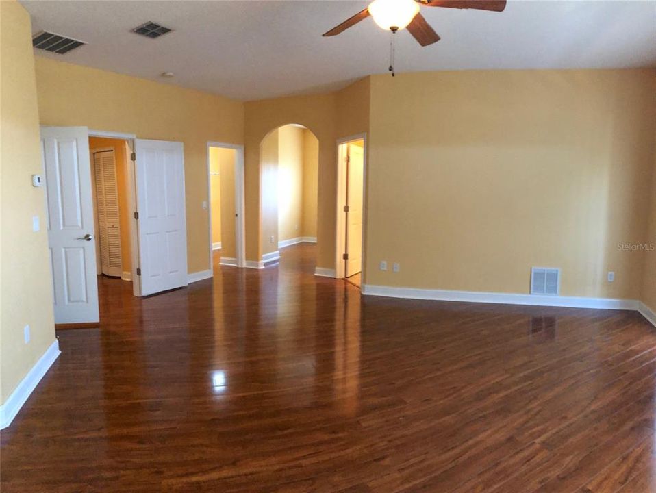 出租: $3,000 (3 贝兹, 3 浴室, 2510 平方英尺)