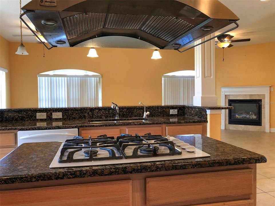 出租: $3,000 (3 贝兹, 3 浴室, 2510 平方英尺)