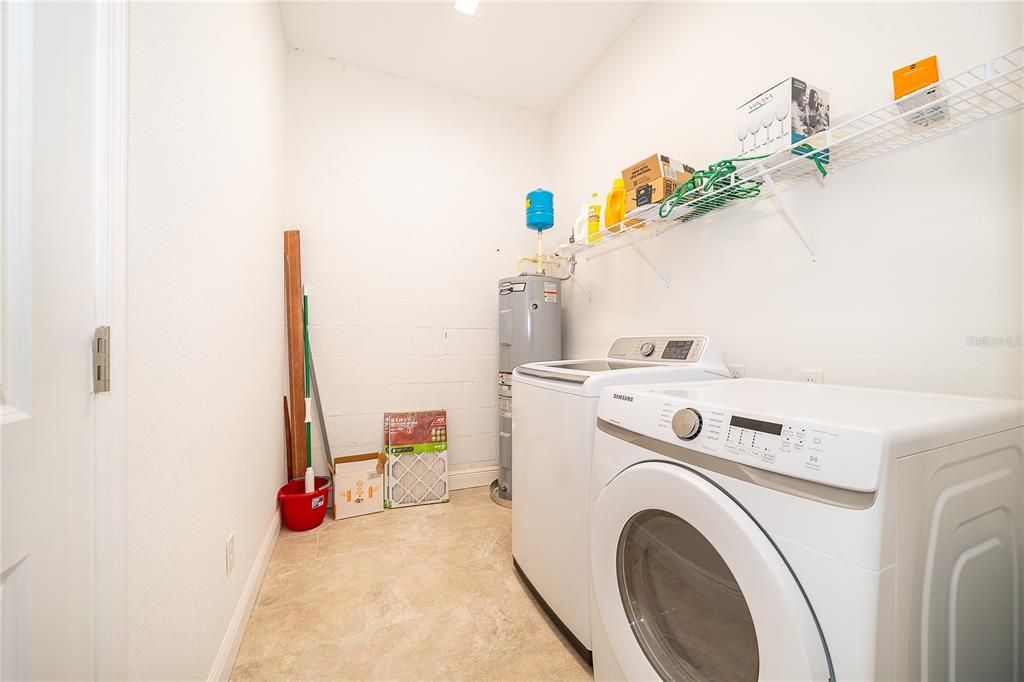 For Sale: $299,900 (2 beds, 2 baths, 1134 Square Feet)