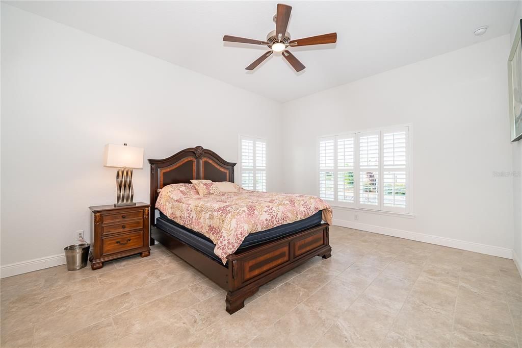 For Sale: $299,900 (2 beds, 2 baths, 1134 Square Feet)