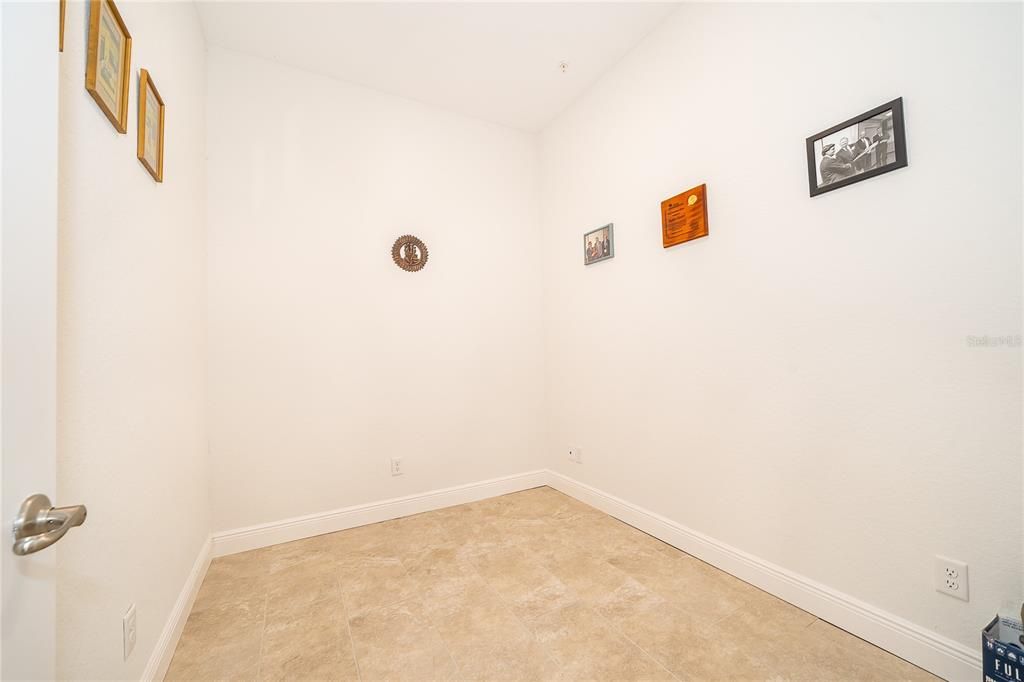 For Sale: $299,900 (2 beds, 2 baths, 1134 Square Feet)