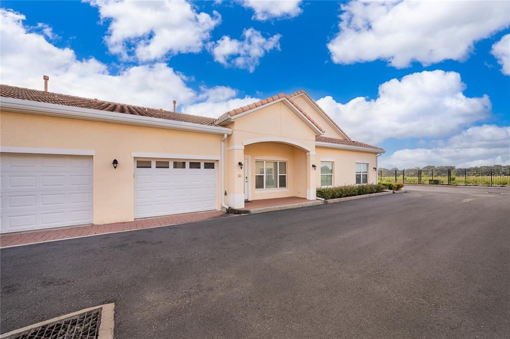 For Sale: $299,900 (2 beds, 2 baths, 1134 Square Feet)