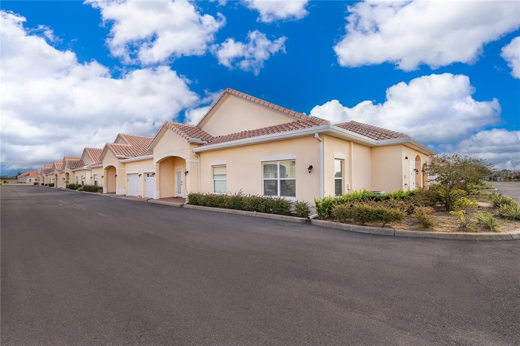 For Sale: $299,900 (2 beds, 2 baths, 1134 Square Feet)