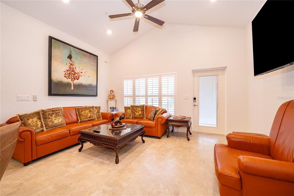 For Sale: $299,900 (2 beds, 2 baths, 1134 Square Feet)