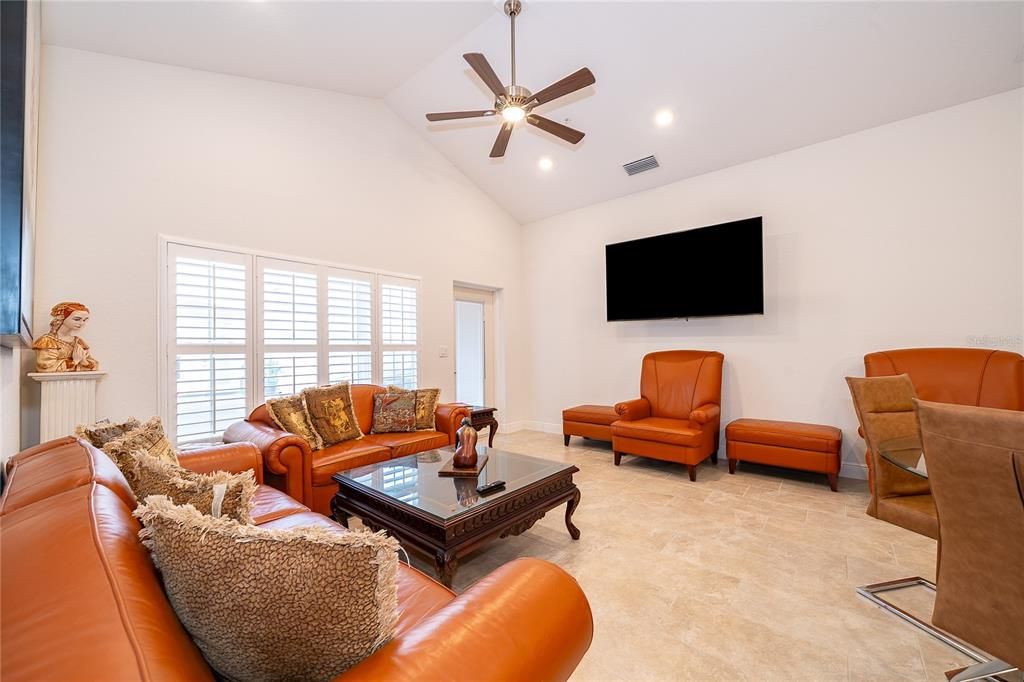 For Sale: $299,900 (2 beds, 2 baths, 1134 Square Feet)