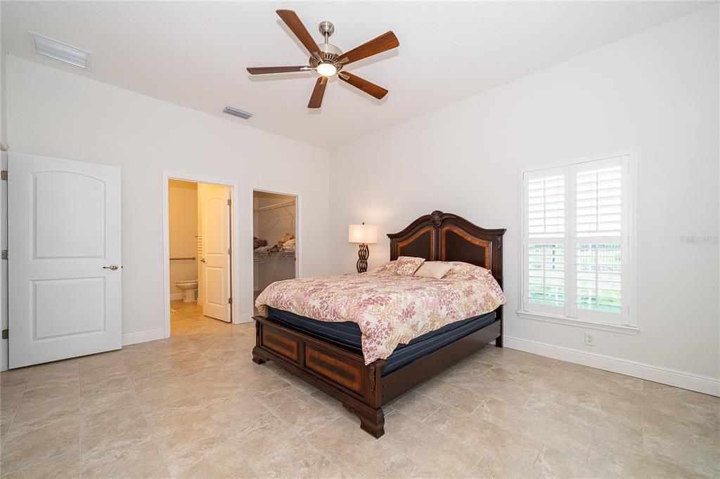 For Sale: $299,900 (2 beds, 2 baths, 1134 Square Feet)