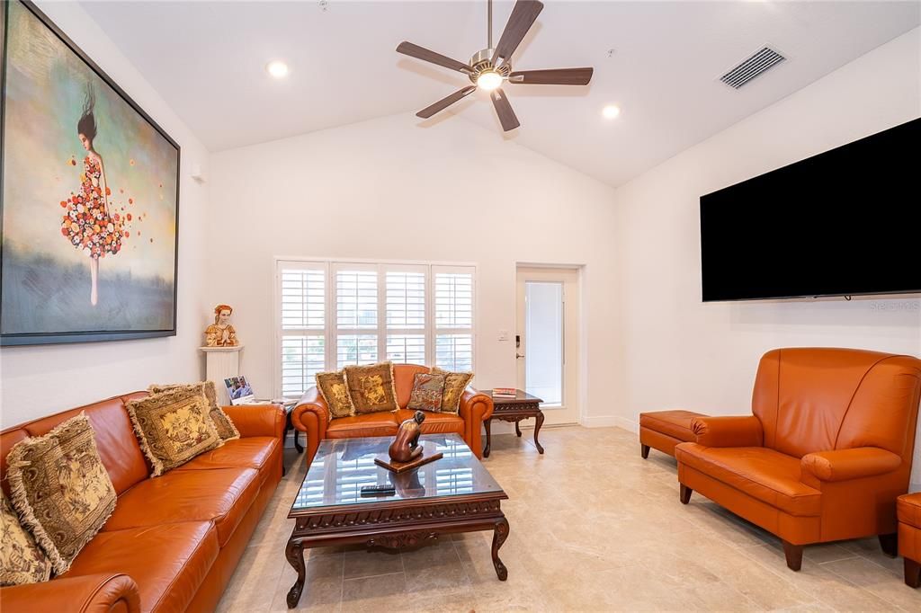 For Sale: $299,900 (2 beds, 2 baths, 1134 Square Feet)