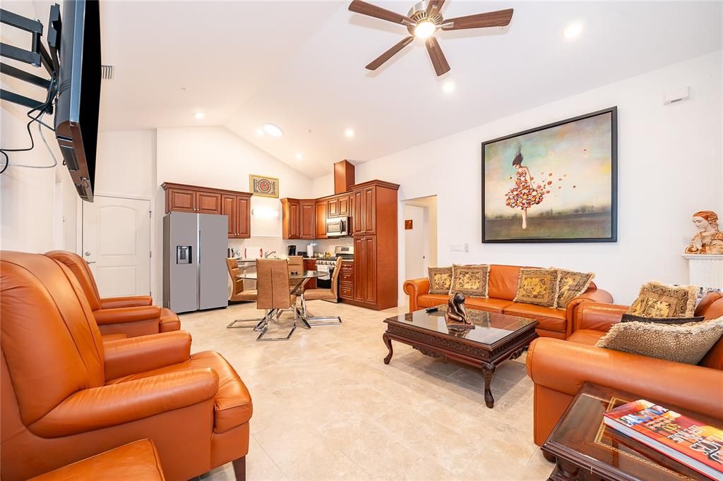 For Sale: $299,900 (2 beds, 2 baths, 1134 Square Feet)