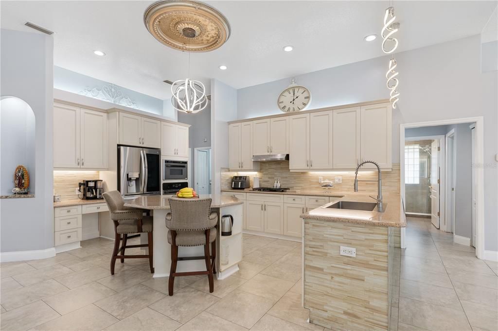 En Venta: $763,900 (4 camas, 3 baños, 2787 Pies cuadrados)