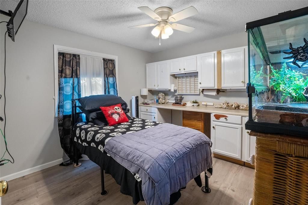 合同活跃: $344,500 (3 贝兹, 2 浴室, 1395 平方英尺)