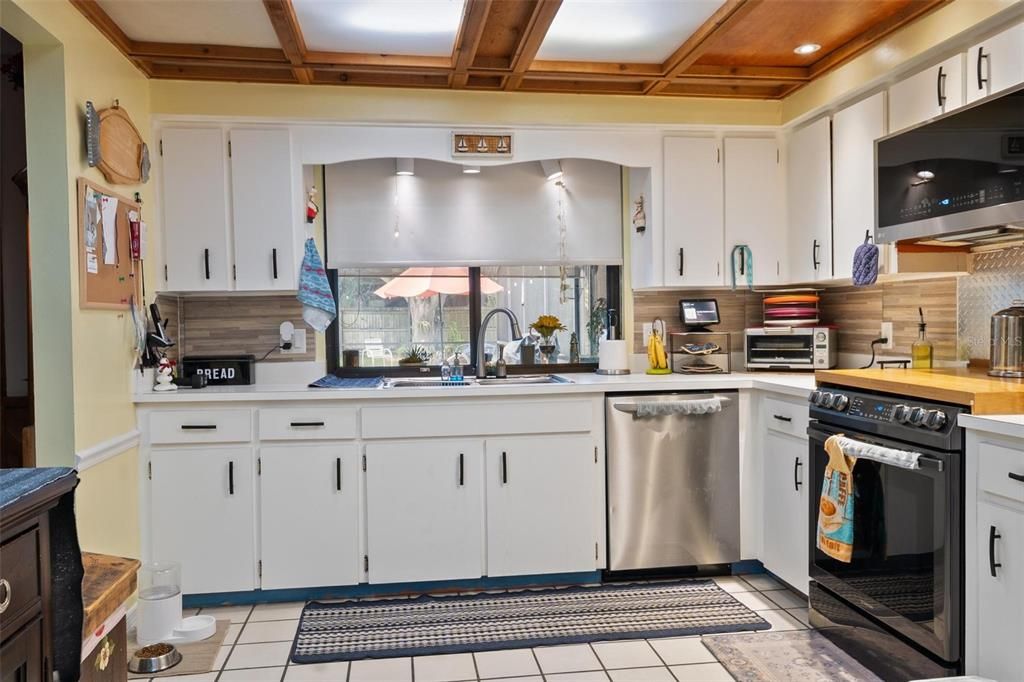 合同活跃: $344,500 (3 贝兹, 2 浴室, 1395 平方英尺)