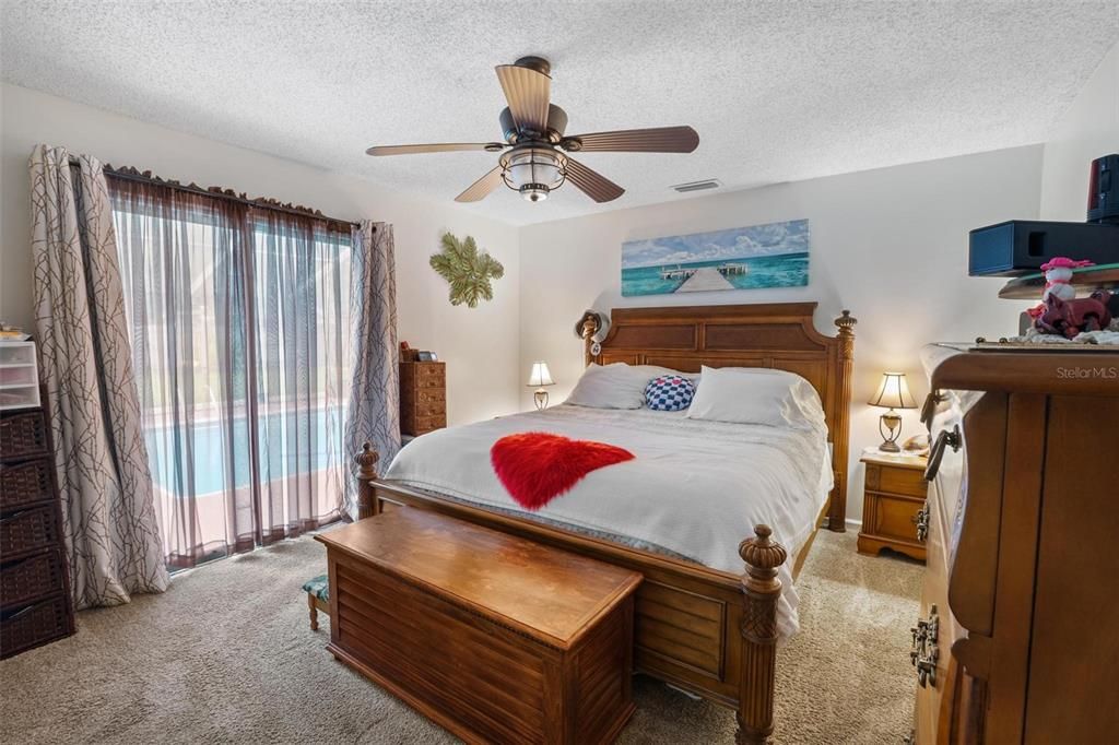 合同活跃: $344,500 (3 贝兹, 2 浴室, 1395 平方英尺)