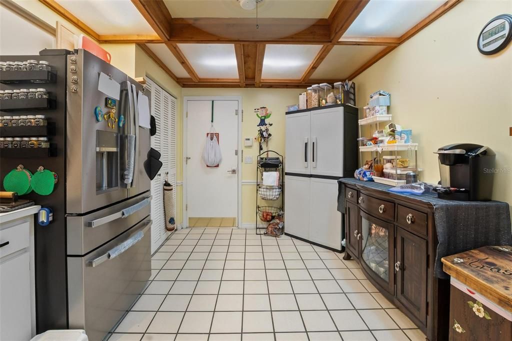 合同活跃: $344,500 (3 贝兹, 2 浴室, 1395 平方英尺)