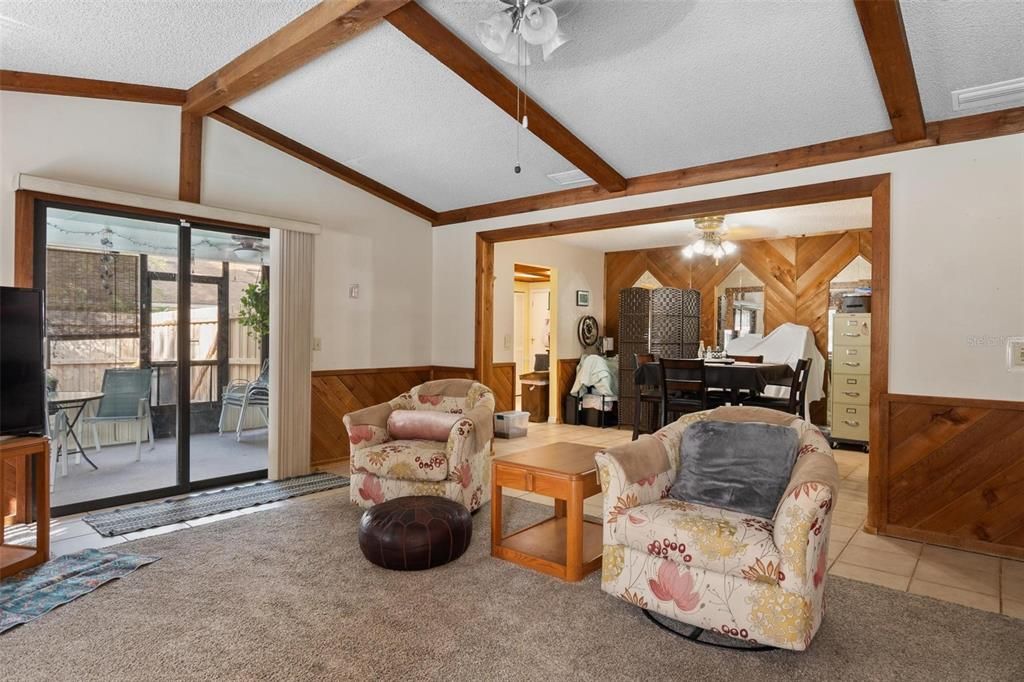 合同活跃: $344,500 (3 贝兹, 2 浴室, 1395 平方英尺)