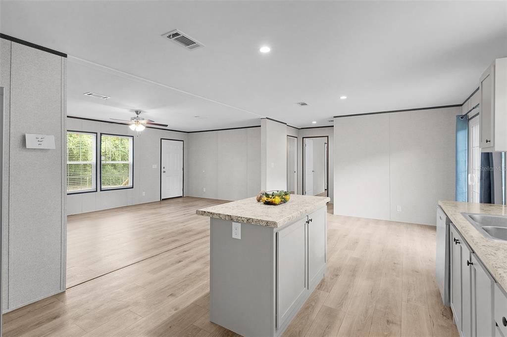 На продажу: $289,900 (3 спален, 2 ванн, 1493 Квадратных фут)