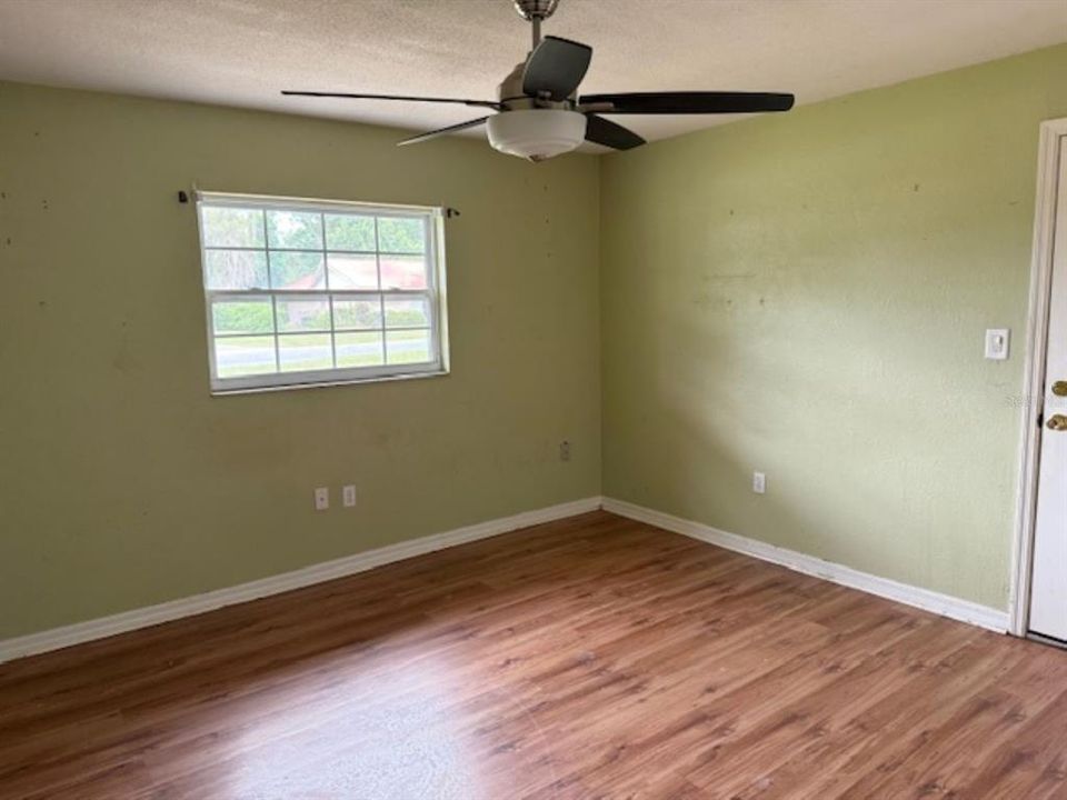 For Sale: $245,000 (4 beds, 3 baths, 2002 Square Feet)