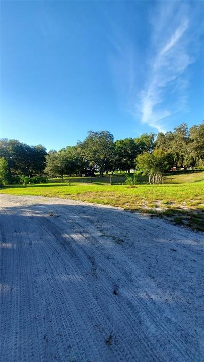 待售: $370,000 (5.19 acres)