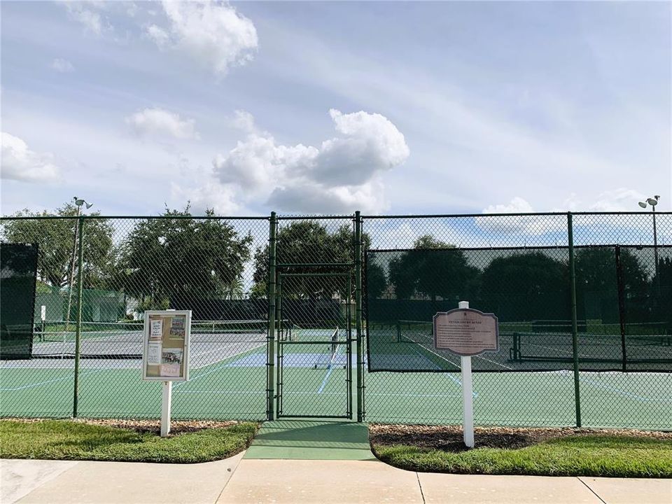 For Sale: $323,500 (3 beds, 2 baths, 1469 Square Feet)