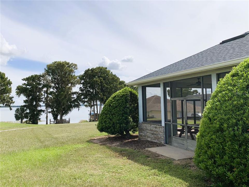 For Sale: $323,500 (3 beds, 2 baths, 1469 Square Feet)