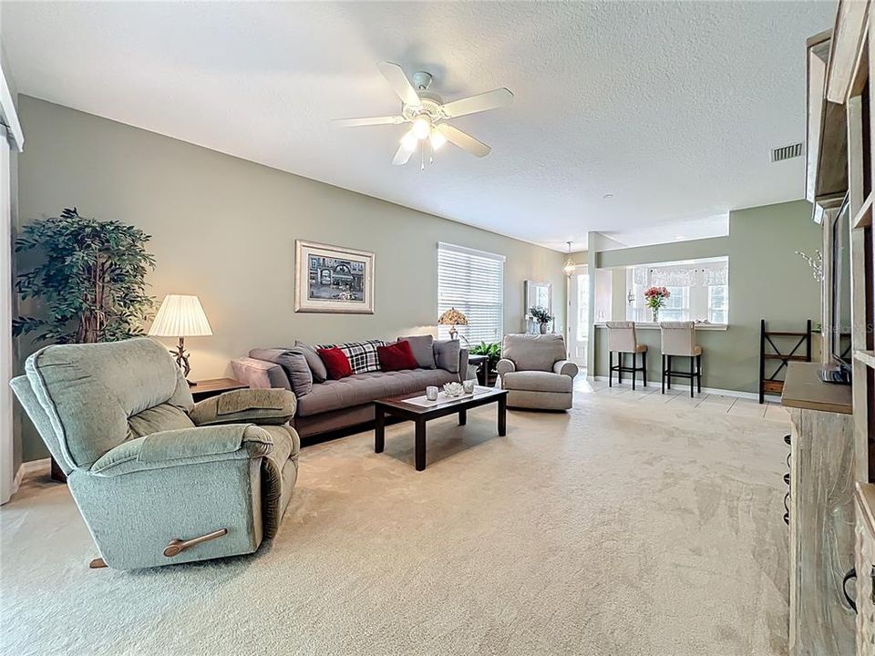 For Sale: $323,500 (3 beds, 2 baths, 1469 Square Feet)