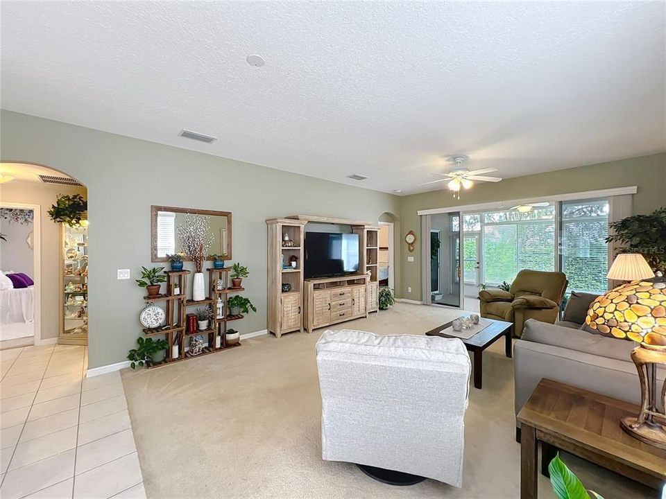 For Sale: $323,500 (3 beds, 2 baths, 1469 Square Feet)