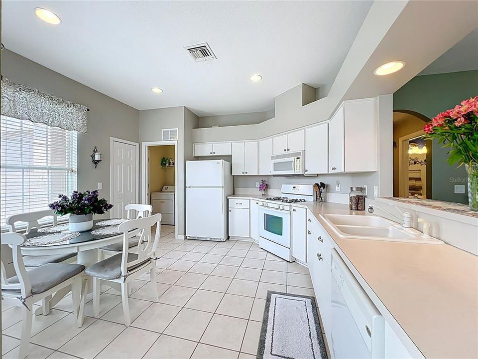 For Sale: $323,500 (3 beds, 2 baths, 1469 Square Feet)