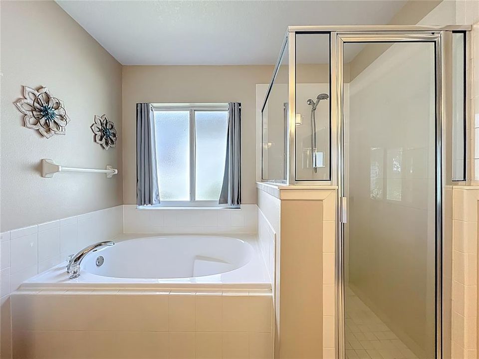 For Sale: $323,500 (3 beds, 2 baths, 1469 Square Feet)