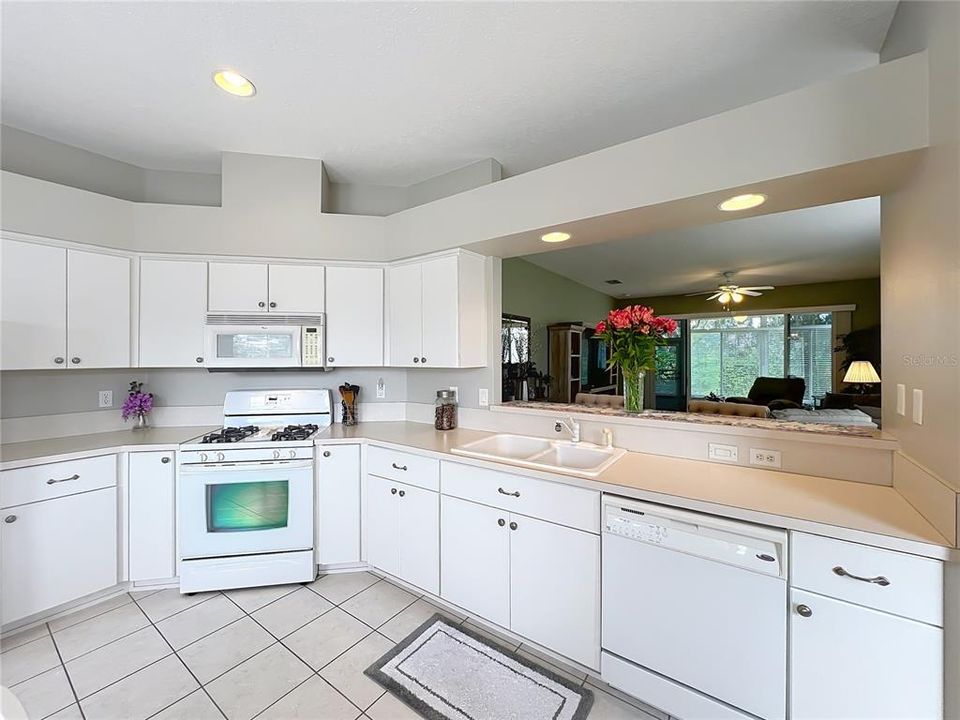 For Sale: $323,500 (3 beds, 2 baths, 1469 Square Feet)