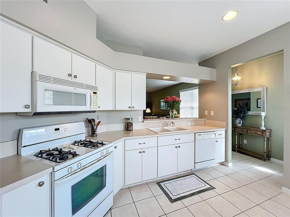 For Sale: $323,500 (3 beds, 2 baths, 1469 Square Feet)