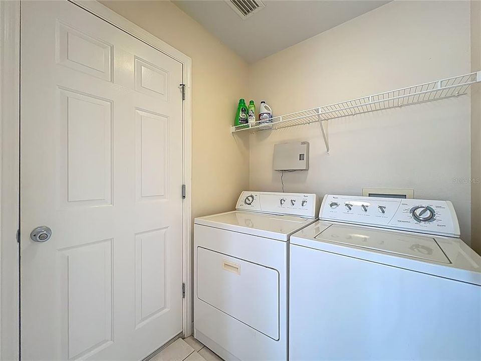 For Sale: $323,500 (3 beds, 2 baths, 1469 Square Feet)