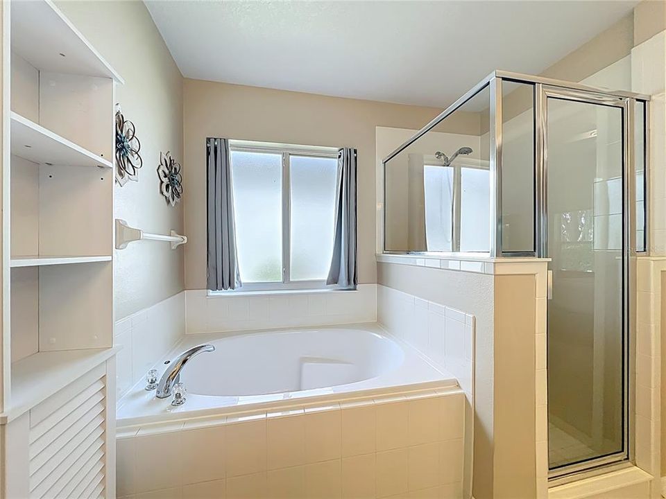 For Sale: $323,500 (3 beds, 2 baths, 1469 Square Feet)