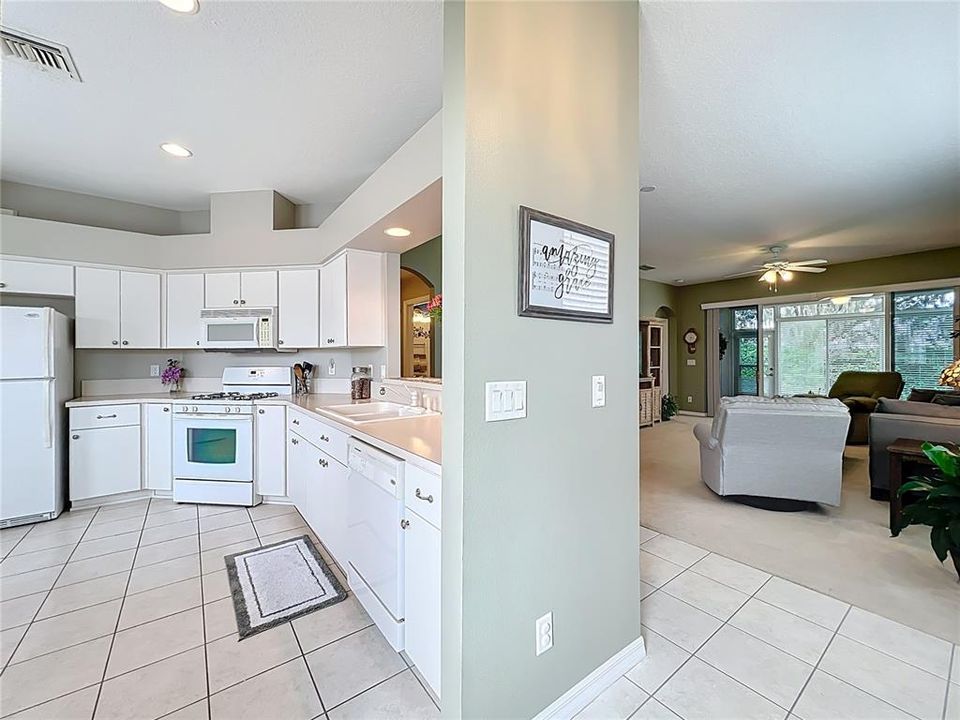 For Sale: $323,500 (3 beds, 2 baths, 1469 Square Feet)