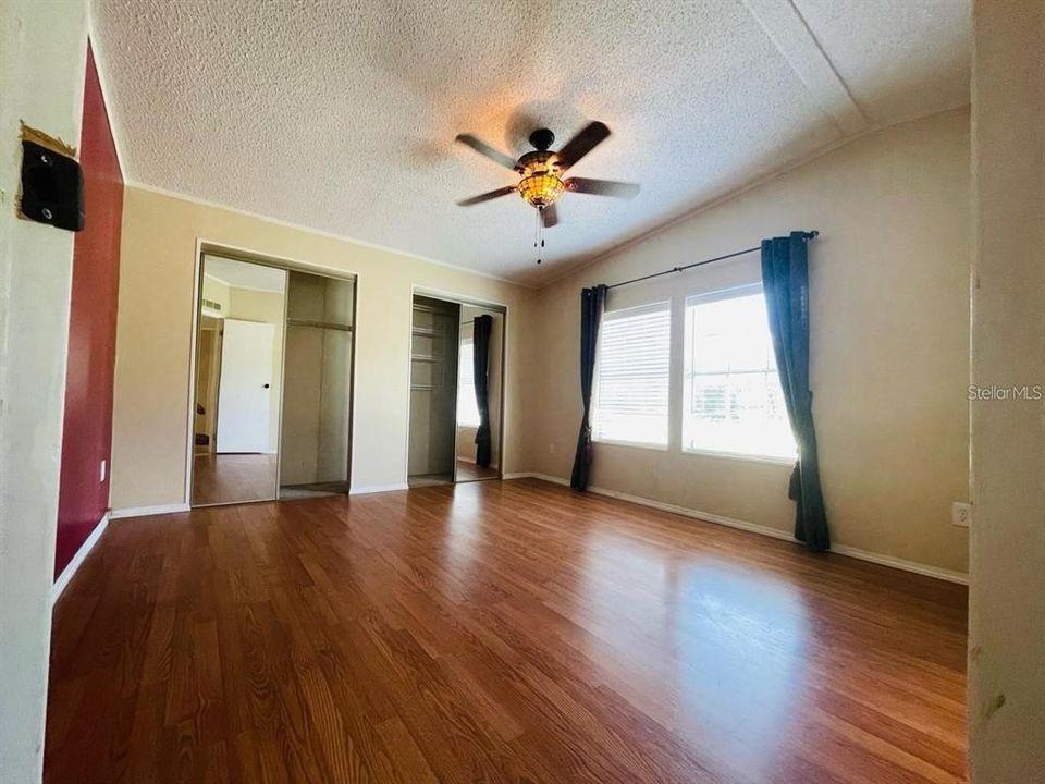 For Sale: $899,999 (4 beds, 2 baths, 3050 Square Feet)