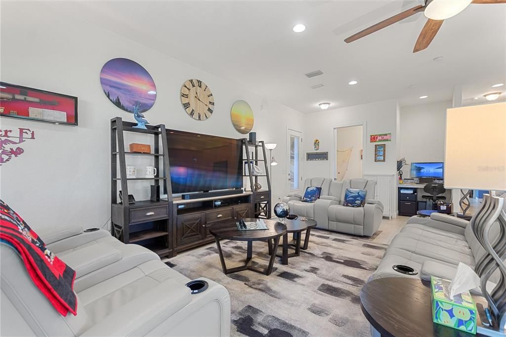 На продажу: $569,000 (2 спален, 2 ванн, 1868 Квадратных фут)