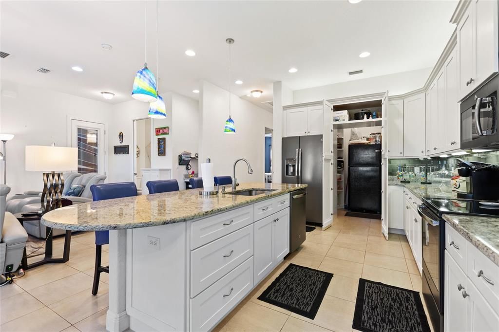 На продажу: $569,000 (2 спален, 2 ванн, 1868 Квадратных фут)