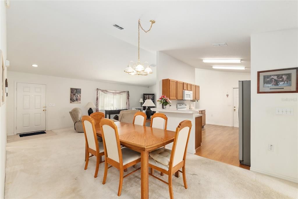 待售: $244,900 (2 贝兹, 2 浴室, 1654 平方英尺)