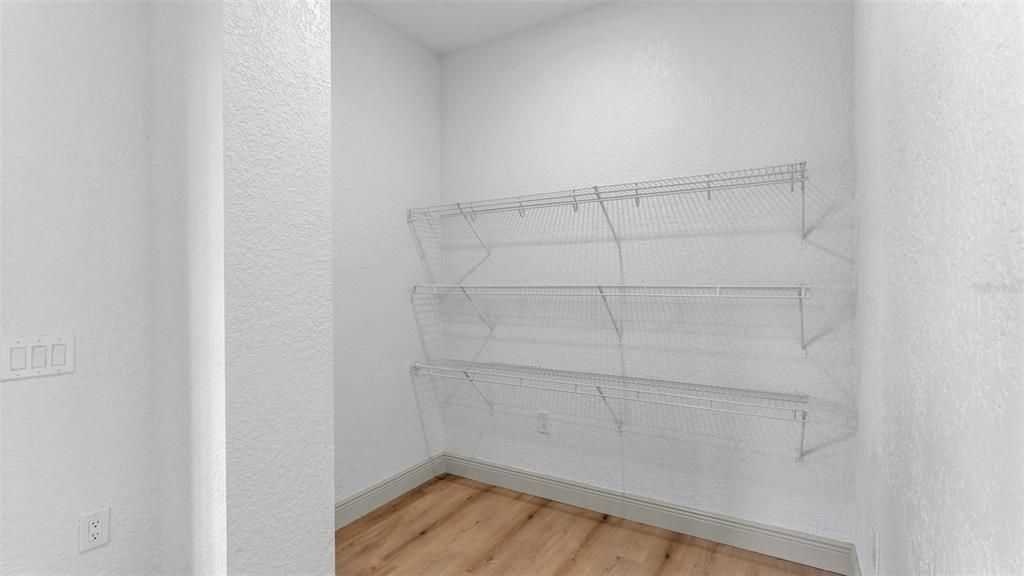 待售: $995,000 (4 贝兹, 4 浴室, 4200 平方英尺)