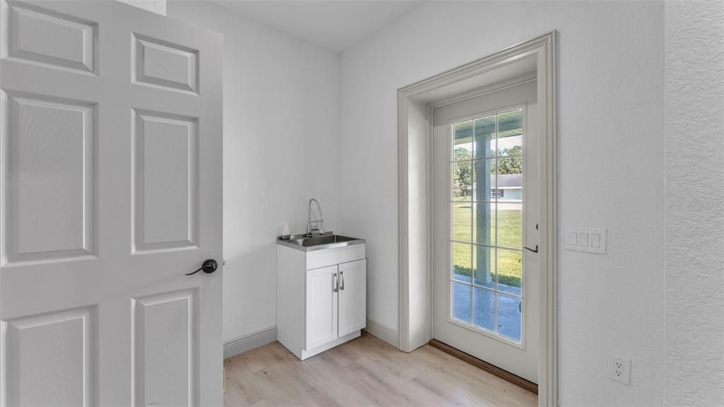 待售: $995,000 (4 贝兹, 4 浴室, 4200 平方英尺)