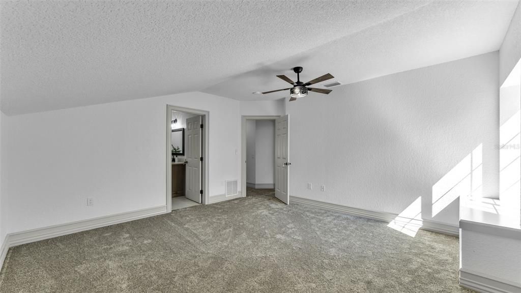 待售: $995,000 (4 贝兹, 4 浴室, 4200 平方英尺)